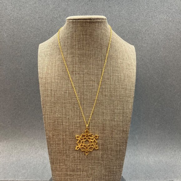 Kelly Waters Snowflake Pendant Pewter Necklace Gold Textured Delicate Chain Wint - Picture 2 of 13